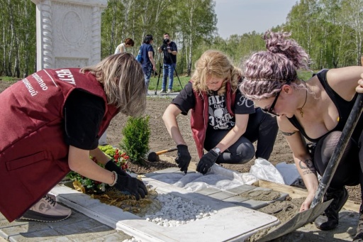 В Новосибирске прошли соревнования по украшению мест захоронения